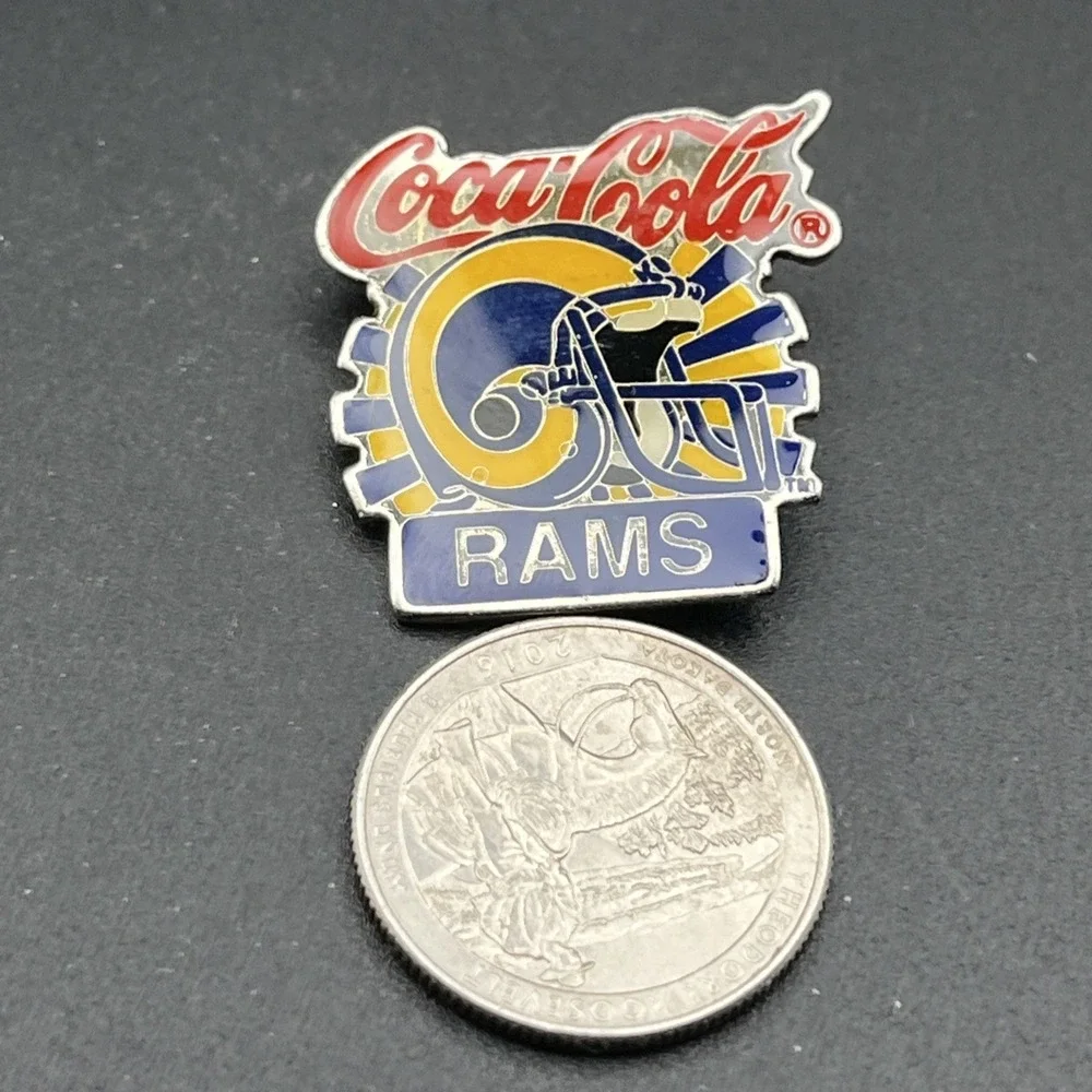 Vintage Coca-Cola Coke Los Angeles Rams Helmet NFL Football Lapel‎ Hat Pin